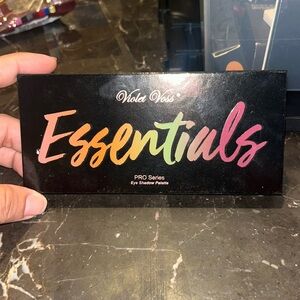 Violet voss eye shadow palette